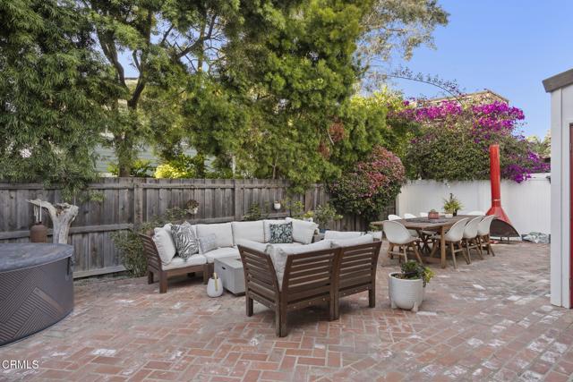 999 Waterbury Lane, Ventura CA: https://media.crmls.org/mediaz/453b66f2-4edb-4289-9173-e8c4adf22e2f.jpg