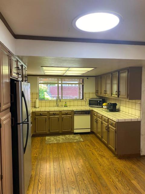 1683 Escalante Way, Burlingame CA: https://media.crmls.org/mediaz/453b6b32-1525-4070-9c2b-9297acdd35fc.jpg