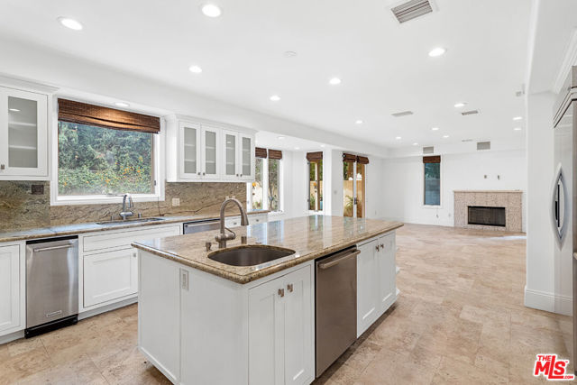 4510 Tyrone Avenue, Sherman Oaks CA: https://media.crmls.org/mediaz/453b7922-4d51-45bb-a664-1d5964012f22.jpg