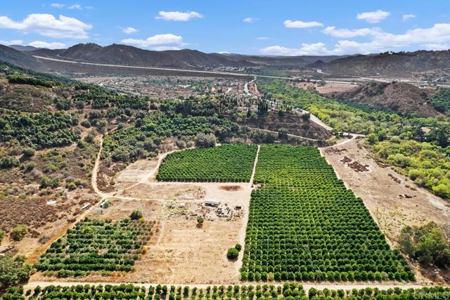 3264 Shearer Crossing, Fallbrook CA: https://media.crmls.org/mediaz/453c65a3-f0a7-414b-abc1-1ea3f9c18681.jpg