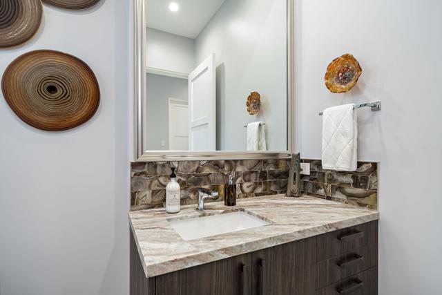 80840 Via Portofino, La Quinta CA: https://media.crmls.org/mediaz/453c8efa-6b22-4dde-9143-89388379fa68.jpg