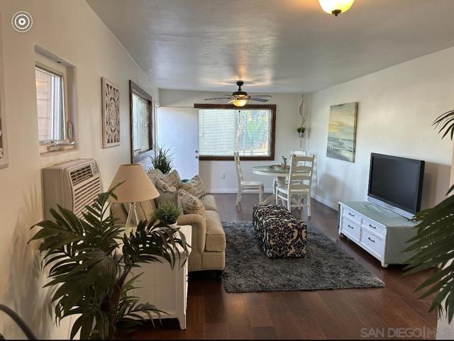 701 Valley Ave, Solana Beach CA: https://media.crmls.org/mediaz/453ca259-2086-404b-96ea-cda1f43aa714.jpg