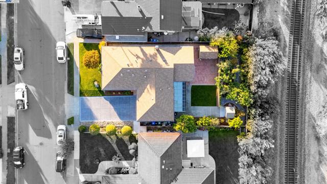 7412 Birkdale Dr, Newark CA: https://media.crmls.org/mediaz/453d26d6-fa2c-4ff6-8f6f-508fcc3c9bcd.jpg