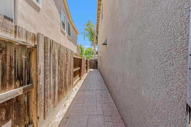 1619 Tumbleweed Way, Los Banos CA: https://media.crmls.org/mediaz/453e1a5f-c1b0-4e8f-98d6-abbcdf5644aa.jpg