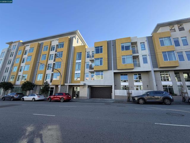 2655 Bush, San Francisco CA: https://media.crmls.org/mediaz/453e5071-87fd-4460-8f3f-03424684790c.jpg