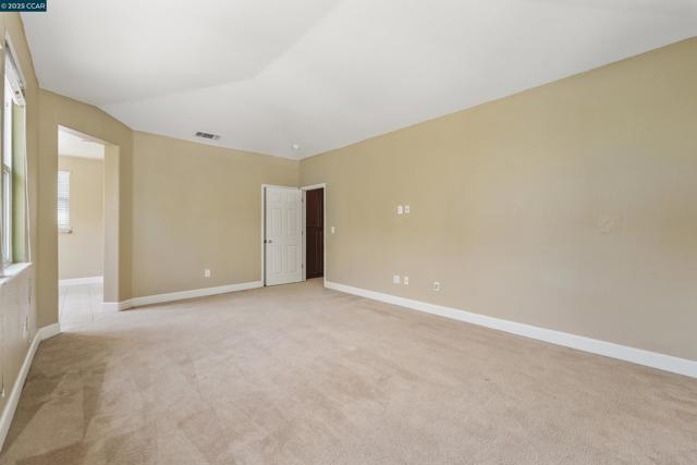 513 Lexington Dr, Vallejo CA: https://media.crmls.org/mediaz/453e62fa-36dd-404b-b6e6-97ada4abad01.jpg