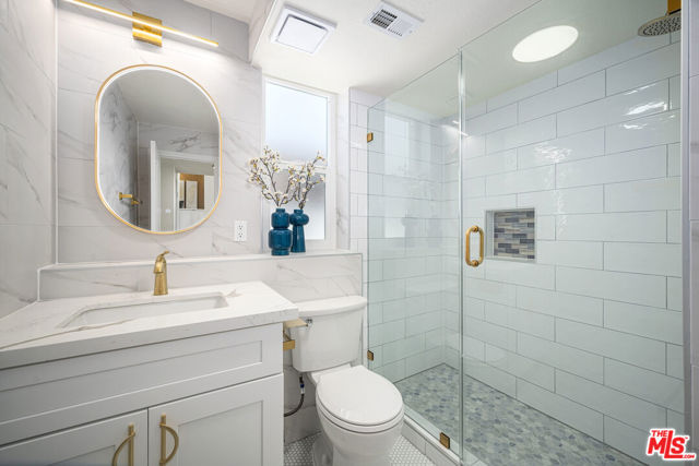 2733 Grand Summit Road, Torrance CA: https://media.crmls.org/mediaz/453e6baa-0216-4b8d-b645-dc7f85a99d5a.jpg