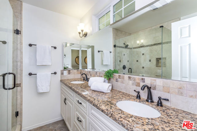 3634 Mandeville Canyon Road, Los Angeles CA: https://media.crmls.org/mediaz/453f81b4-e7da-4c5c-aa49-71e6239cbc48.jpg