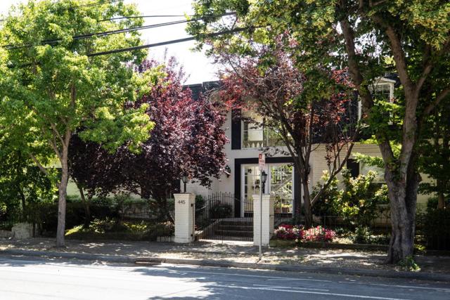 445 Oak Grove Avenue, Menlo Park CA: https://media.crmls.org/mediaz/453fc5ae-e144-47e2-aff9-02c248805022.jpg