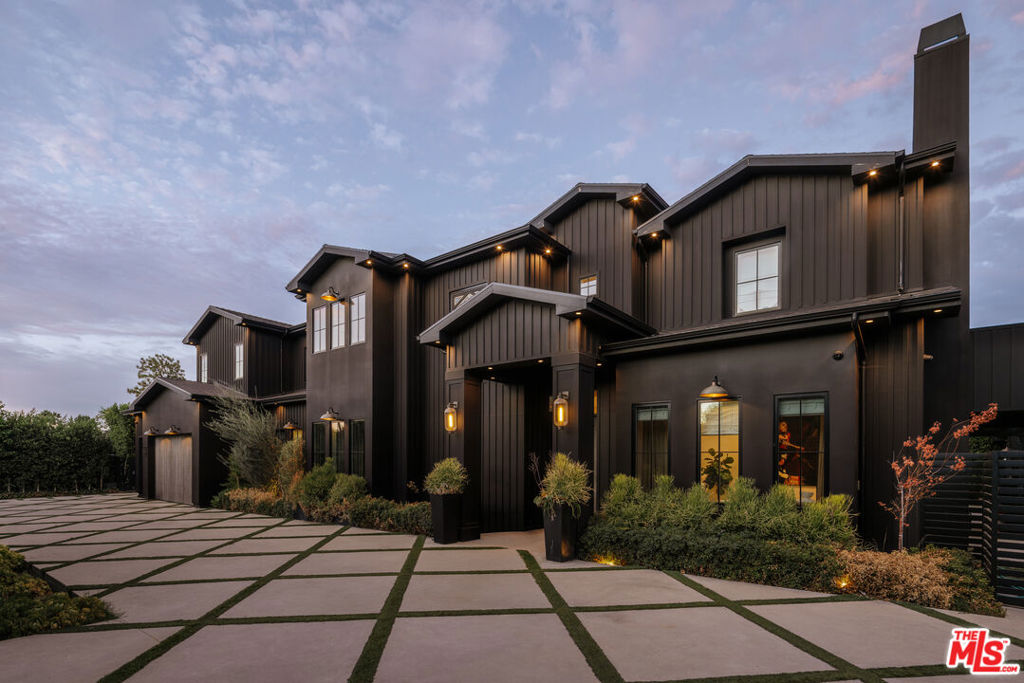 5330 Amestoy Avenue — architectural residence