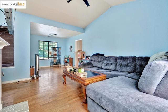 1927 Babbe St, Oakley CA: https://media.crmls.org/mediaz/45403def-1e00-418e-9a63-3266013b7210.jpg