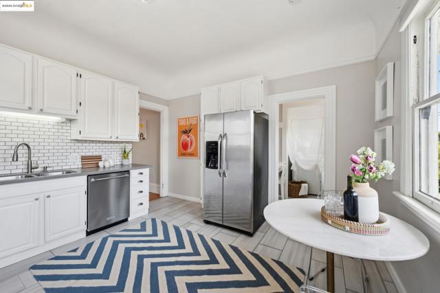 1042 Santa Clara Ave, Alameda CA: https://media.crmls.org/mediaz/454064ea-4967-4457-9233-d63023a9cc16.jpg