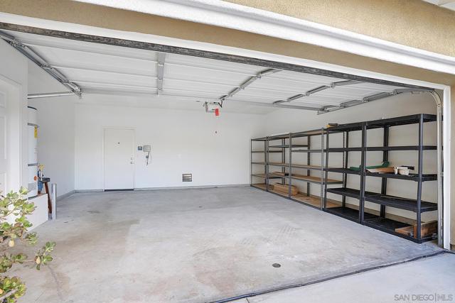2361 porch swing st, Chula Vista CA: https://media.crmls.org/mediaz/45409dcc-6ec3-4043-a477-e45bcdea02ca.jpg