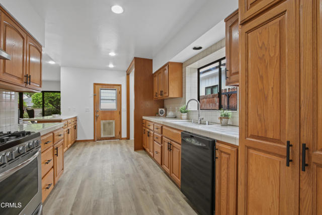 5131 Greenbush Avenue, Sherman Oaks CA: https://media.crmls.org/mediaz/4540a5ba-363d-4778-b361-b48f0305c9de.jpg