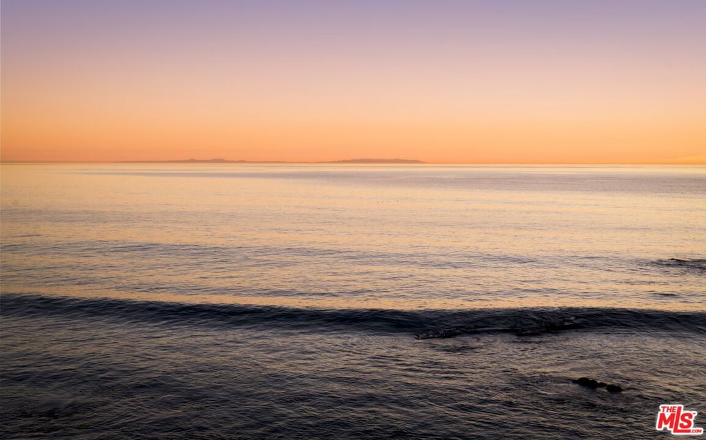 https://media.crmls.org/mediaz/45411c2e-310b-4b59-aba1-5255186beffa.jpg?preset=X-Large