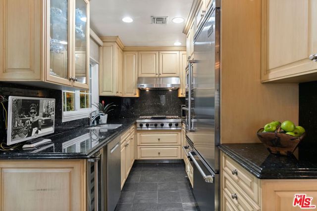 9053 Elevado Street, West Hollywood CA: https://media.crmls.org/mediaz/45411c38-4148-43af-a54b-a25ed31da143.jpg