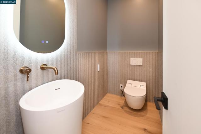 3169 Washington St, San Francisco CA: https://media.crmls.org/mediaz/4541ca8f-4520-4f24-9d49-dac3c274a9da.jpg