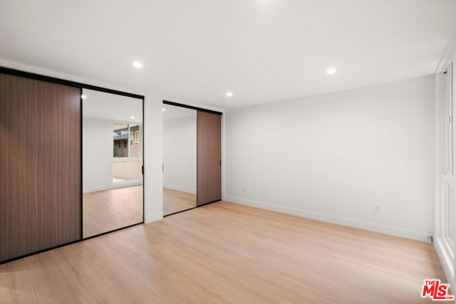 125 W Mountain Street, Glendale CA: https://media.crmls.org/mediaz/4541d1b4-9e0d-4fff-b39d-6aa084857b67.jpg