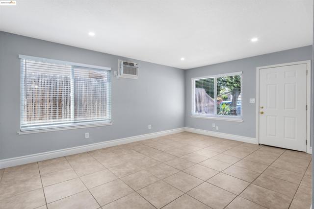 56 Amelia Way, Pittsburg CA: https://media.crmls.org/mediaz/454200f5-14d7-428e-a83d-f319cf5606f1.jpg