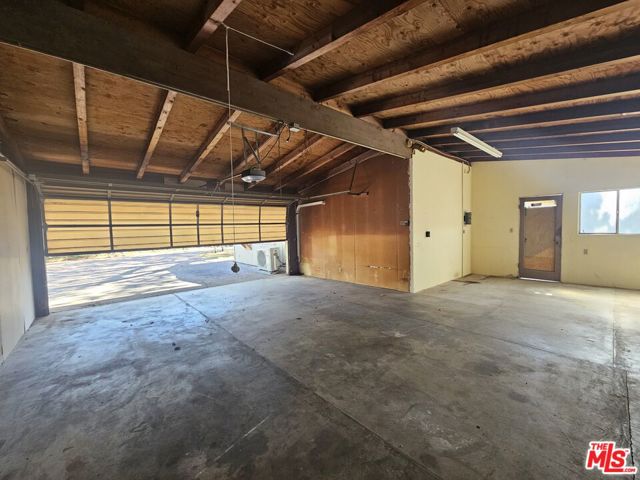 8400 Encino Avenue, Northridge CA: https://media.crmls.org/mediaz/45421b63-2471-43ab-98c6-e98f9972306c.jpg