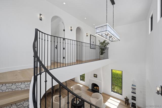 4223 Middlesex Dr, San Diego CA: https://media.crmls.org/mediaz/4542226e-b42c-4076-b62c-9555821eb4e3.jpg