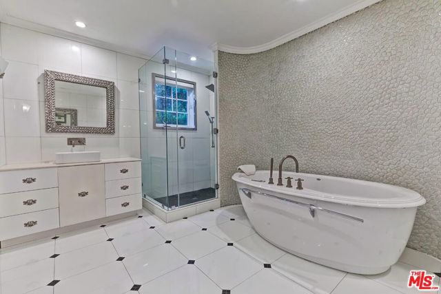 Drew Fenton | 725 N Faring Road Los Angeles CA | MLS: 7656668