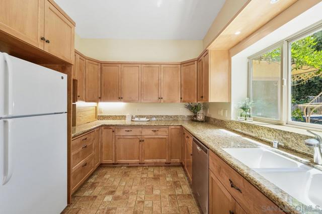 1353 Roxanne Dr, El Cajon CA: https://media.crmls.org/mediaz/45430ef5-b514-47b3-bc60-0a8aaf8f9fab.jpg