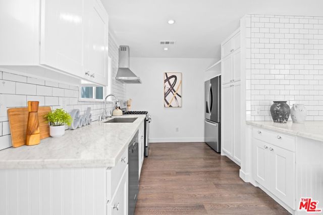 6460 W 84th Street, Los Angeles CA: https://media.crmls.org/mediaz/4543360b-f5b3-4ea7-a0bd-2711d1bf50ea.jpg