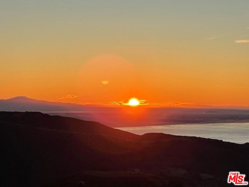 https://media.crmls.org/mediaz/454359e4-6707-4008-9d16-52d618f61133.jpg?preset=X-Large