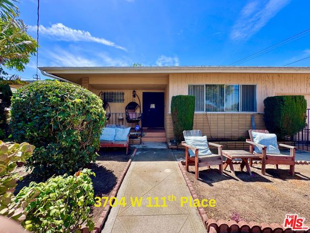 3704 W 111th Place, Inglewood CA: https://media.crmls.org/mediaz/45437166-be20-41eb-b8d2-64cf0b50e321.jpg