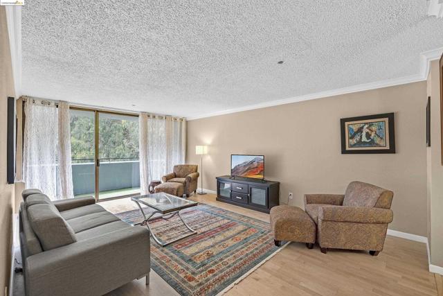 Image 13 of 33 For 555 Pierce St  942