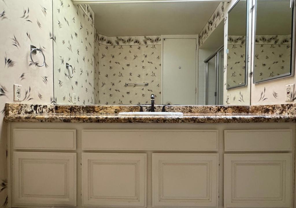 https://media.crmls.org/mediaz/4543e7b0-6a06-479e-a313-1e4c0981d12e.jpg?preset=X-Large