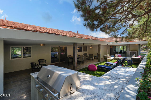 3351 Country Club Drive, Glendale CA: https://media.crmls.org/mediaz/45442552-6e99-4604-866e-6f3b470cf5a1.jpg