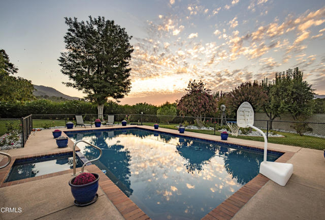 10430 N Ojai Santa Paula Road, Ojai CA: https://media.crmls.org/mediaz/45445187-2837-43a8-a748-6a3a1b611682.jpg