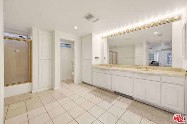 2200 Shenandoah Lane, Glendora CA: https://media.crmls.org/mediaz/45445dc9-5be7-4118-ab49-f572fb590a44.jpg