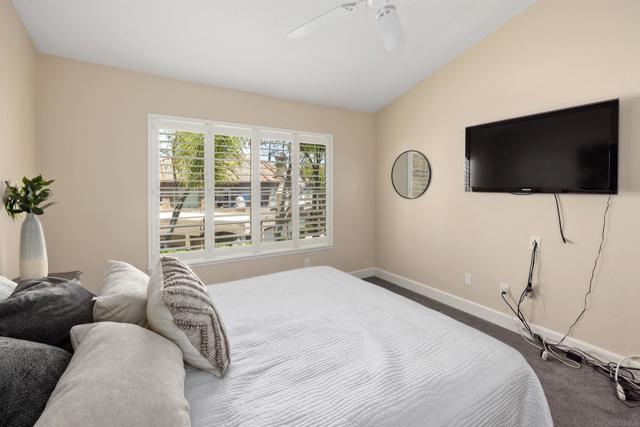 11320 Camino Playa Cancun, San Diego CA: https://media.crmls.org/mediaz/45448202-adfc-44a1-8f21-3d5b43b1f43c.jpg