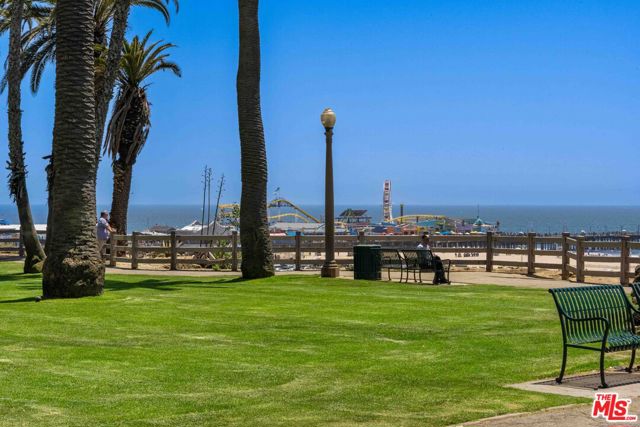 222 7th Street, Santa Monica CA: https://media.crmls.org/mediaz/45449a92-c7db-4079-ae3f-2ba602cfc761.jpg