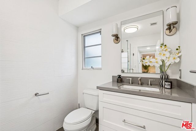 240 Oakhurst Lane, Arcadia CA: https://media.crmls.org/mediaz/45455b0f-e8ee-45de-ae87-116e48334f80.jpg