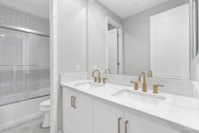 951 Visalia Pl, San Marcos CA: https://media.crmls.org/mediaz/45458601-92bb-446f-a77d-118b18003602.jpg