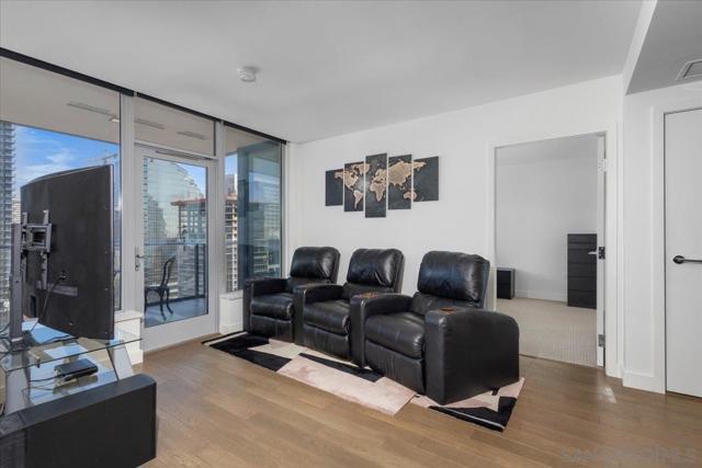 1388 Kettner Blvd, San Diego CA: https://media.crmls.org/mediaz/45458afe-b7ad-4a55-b724-5d09f13dfe54.jpg