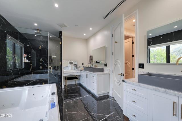 780 Greenridge Drive, La Canada Flintridge CA: https://media.crmls.org/mediaz/45458b3e-ceea-4320-9b7b-50edf983be11.jpg