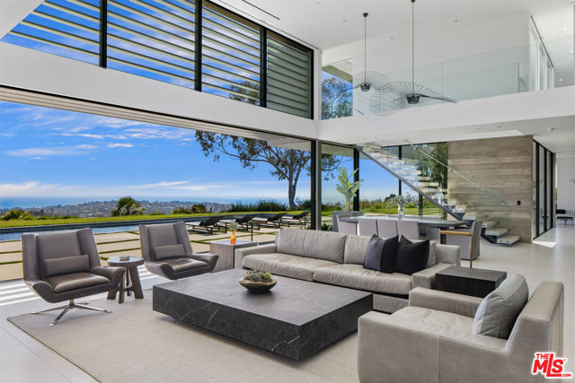 5601 Kanan Dume Road, Malibu CA: https://media.crmls.org/mediaz/4545c79e-a31d-4294-9b33-961c70f6f79c.jpg