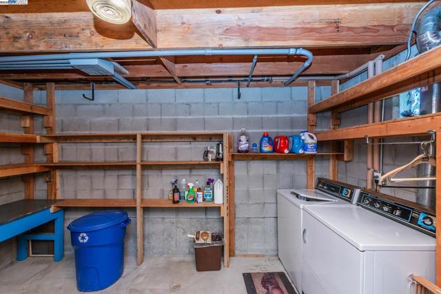 8341 East Side Rd, Trinity Center CA: https://media.crmls.org/mediaz/45464495-7bbf-4707-ab06-ee689b76f07e.jpg