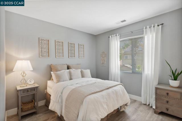96 Heritage Way, Brentwood CA: https://media.crmls.org/mediaz/45466d27-7177-4645-86bd-d4a3870d8cbb.jpg