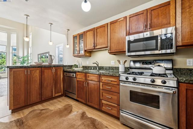 950 Harrison, San Francisco CA: https://media.crmls.org/mediaz/45468fc3-825b-4d1f-bfce-fbadcfed53fd.jpg