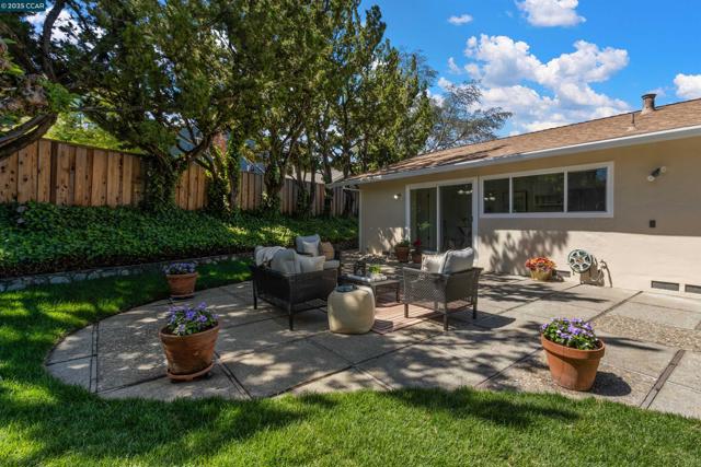 59 Shuey Dr, Moraga CA: https://media.crmls.org/mediaz/45469027-46d5-450b-a401-7cee7f7b229f.jpg