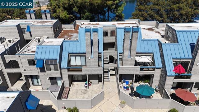 1063 Foxchase Dr, San Jose CA: https://media.crmls.org/mediaz/4546cd60-bc3f-487b-90cf-fdb8ec06b729.jpg
