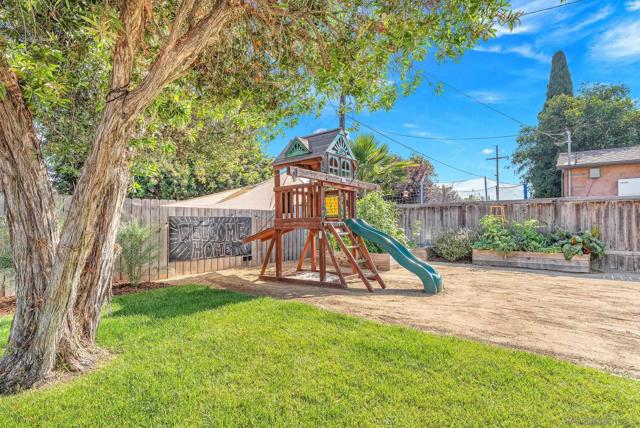 4991 Date Pl, San Diego CA: https://media.crmls.org/mediaz/4547056d-e983-494d-8989-0004d89fca90.jpg