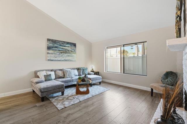 Detail Gallery Image 5 of 36 For 374 Forest Pl, Vista,  CA 92083 - 2 Beds | 1/1 Baths