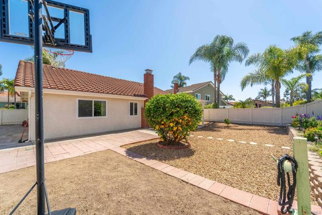 2708 MEDFORD CT, Carlsbad CA: https://media.crmls.org/mediaz/45488349-f150-497d-a6b8-9edfa310367d.jpg